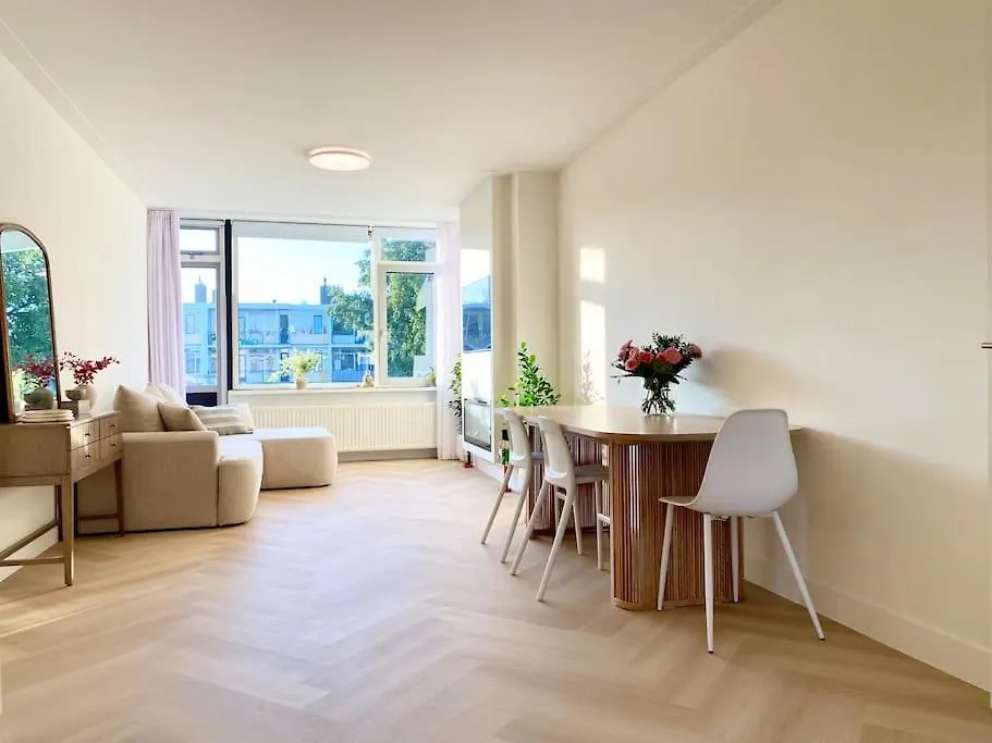 Luxe Apartment Station Zuid contacts
